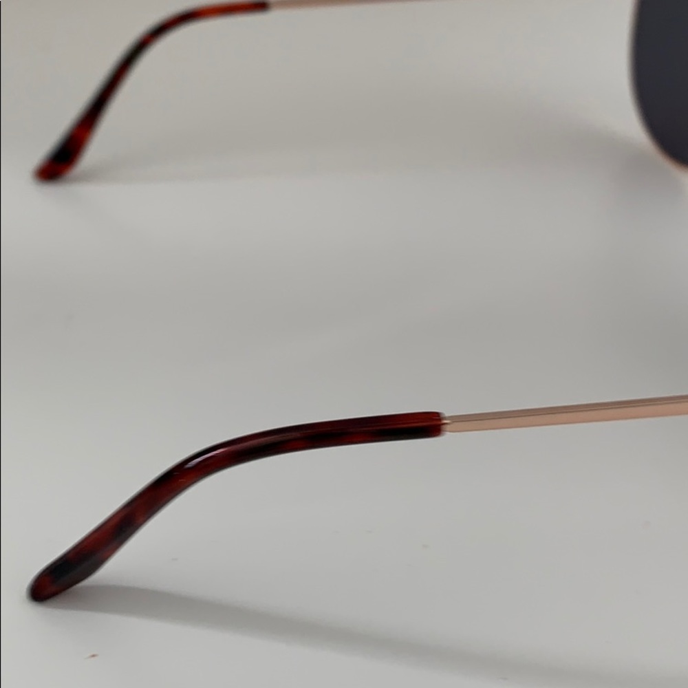 ๐ ๐ SUNGLASSES - Picture 4 of 8